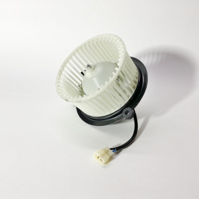 Мотор отопителя FOTON 1093 1099 1138 5122 3251 (с крыльчаткой) (24V) (1B22081100008) Мотор отопителя FOTON 1093 1099 1138 5122 3251 (с крыльчаткой) (24V) (1B22081100008)