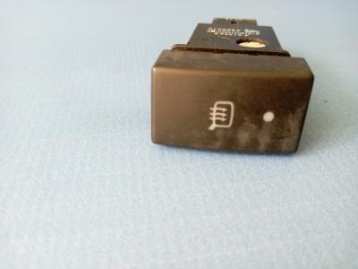 Выключатель (клавиша) обогрева зеркала заднего вида FOTON 1031 1039 1041 1049А (1В18037300070)