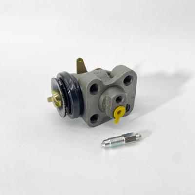 Цилиндр тормозной переднего колеса передний правый ISUZU NQR71 NQR75 NPR75 (с прокачкой) (BOSKET)
