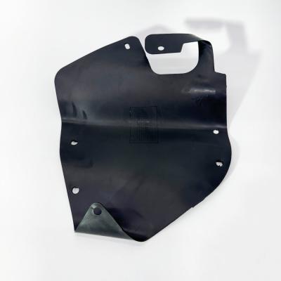 Защита боковая правая переднего колеса Foton Tunland резина (P1543010012A0)