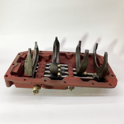 Крышка КПП в сборе с вилками FOTON 1093 (КПП 1109317143002) (1109317143002-DG)