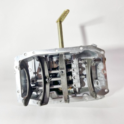 Крышка КПП в сборе с вилками FOTON 1069 (646-6000A2)