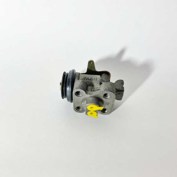 Цилиндр тормозной переднего колеса задний правый ISUZU NQR71 NQR75 NPR75 (без прокачки) (BOSKET)