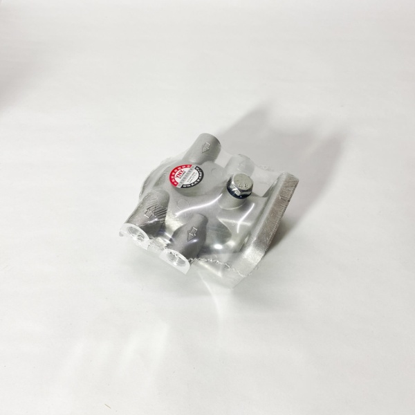 Кронштейн топливного фильтра грубой очистки FOTON 1041 1049А 1069 1093 1099 (голый) (T64102003)