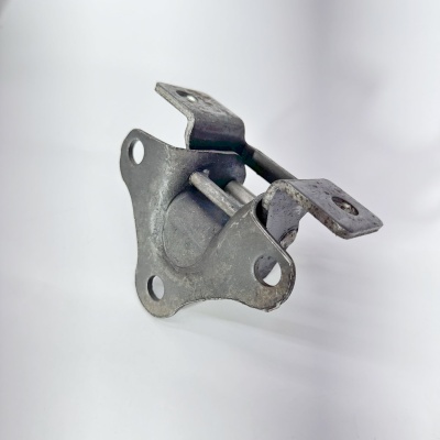 Петля двери правая FOTON 1039 1041 1049А 1049С 1051 1061 1069 (1B18061000058)