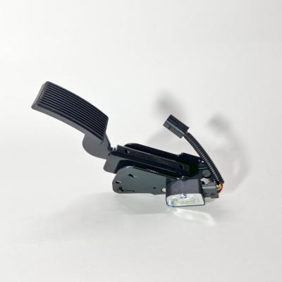 Педаль газа (акселератора) FOTON 1051 1061 (дв. Cummins ISF 3.8) (электронная) (1108111700002)