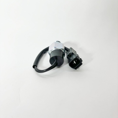 Датчик включения заднего хода / нейтрали ISUZU NQR71 NQR75 NQR90 NPR75 NLR85 FSR90 (BOSKET)