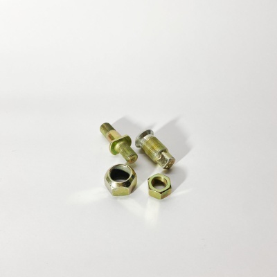 Шпилька заднего колеса правая BAW 1044 33462 JAC 1045 (в сборе) (31T13-03052)