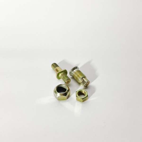 Шпилька заднего колеса правая BAW 1044 33462 JAC 1045 (в сборе) (31T13-03052)