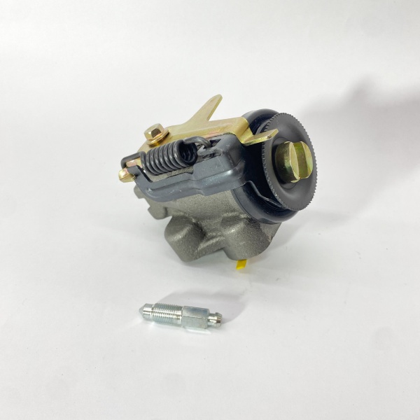 Цилиндр тормозной переднего колеса передний правый ISUZU NQR71 NQR75 NPR75 (с прокачкой) (BOSKET)