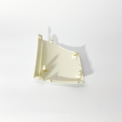 Накладка декоративная угловая кабины левая FOTON 1051 1061 (белый) (1B20053100227)