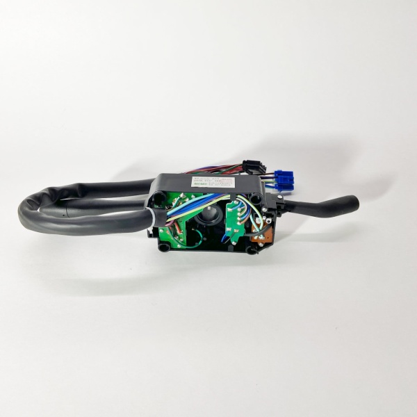 Переключатель подрулевой ISUZU NQR71 NQR75 Богдан Е2 Е3 (BOSKET) (8973835210, 8973835170)