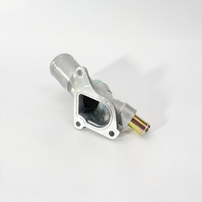 Тройник системы охлаждения на блоке ISUZU NQR71 NQR75 NPR75 (8981669910, 8973717751)