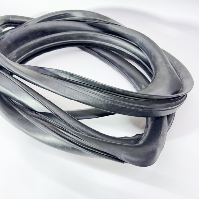 Уплотнитель лобового стекла FOTON 1099 1093 (1B22052100002)