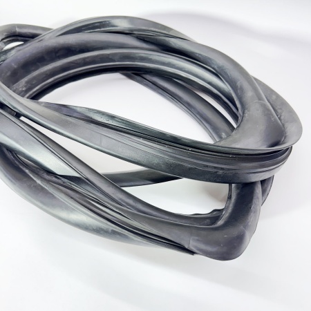 Уплотнитель лобового стекла FOTON 1099 1093 (1B22052100002)